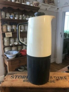 Termo alto de plástico duro crema y negro vintage frasco de bebidas - ¡Retro! - Imagen 1 de 5