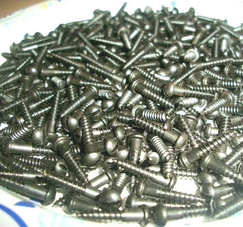 70 - VINTAGE NEW-OLD STOCK BLUED SLOTTED ROUND HEAD STEEL WOOD SCREWS, 5/8" X #6 Cover