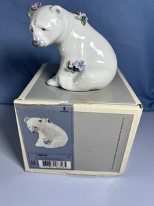 Lladró 06356 Polar Bear with Flowers Porcelain Figurine Boxed Retired Beautiful - Picture 1 of 9