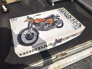 Tamiya Honda Dream Cb750F quattro modelli in plastica 1/6 assemblati... - Foto 1 di 4