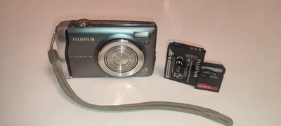 Fujifilm Digital Camera FinePix F40fd 8.3MP Tested & Fully Working + 2GB Card - Image 1 of 4