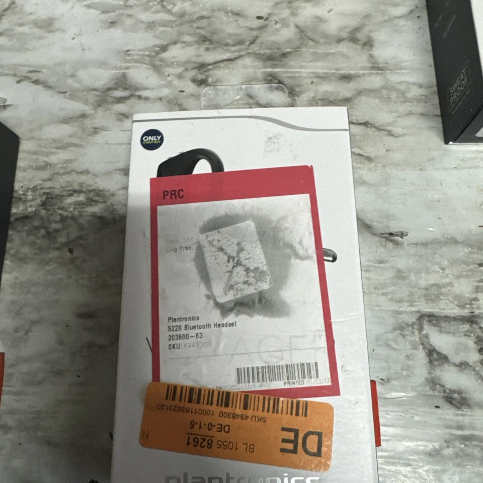 Plantronics Voyager 5220 Wireless Bluetooth Headset - BLACK - - Image 1 of 4