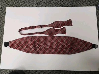 Juego de pajarita y faja hecha a mano #64 hecho en EE. UU. Foto 1 de 3