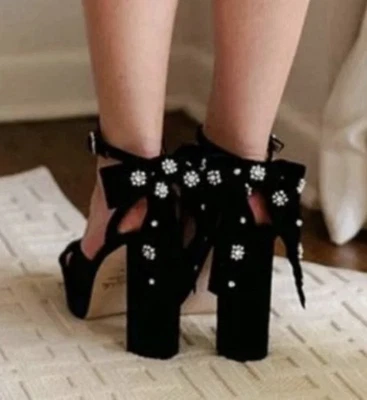 Sandalias de plataforma Nicola Bathie Antonio Melani adornadas de terciopelo negro 8 Foto 1 de 4