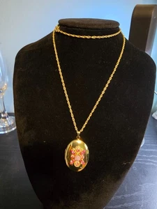 Vintage Gold Tone Locket with Porcelain Roses 24" - Picture 1 of 6
