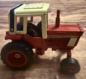 Ertl International Harvester 1086 Traktor 1:64 rot & creme Diecast Bauernhof Spielzeug - Bild 1 von 8