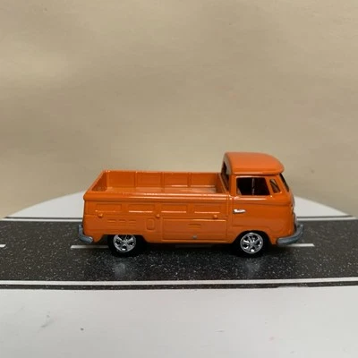 Johnny Lightning Volkswagen серии 1965 VW тип 2 автобус T1 пикап оранжевый почти как новый - Изображение 1 из 4
