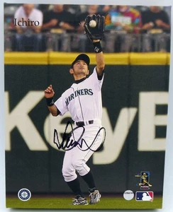 Ichiro Suzuki Signed 7.5x9.5 Stretched Canvas Photo Seattle Mariners IS Holo - Picture 1 of 3