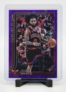 2025-26 Topps Baloncesto Coby Blanco #34 Púrpura Holo Lámina/250 Chicago Bulls - Imagen 1 de 2