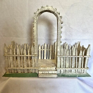 Maceta cerca piquete árbol madera decoración en mal estado casa de campo núcleo país - Imagen 1 de 11