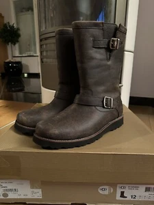 UGG Herren Boots Carnero Stiefel Lammfell Leder Gr. 45,5 NEU - Bild 1 von 8