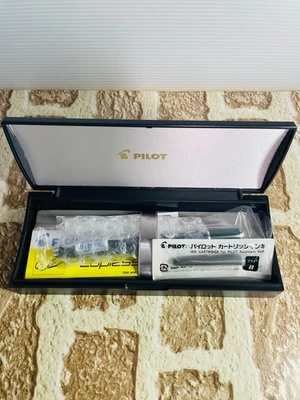 PILOT Pluma Estilográfica FCF-2MR-DG Talla M Sin Tapa Fermo "Verde Oscuro Latón 18K Foto 1 de 4