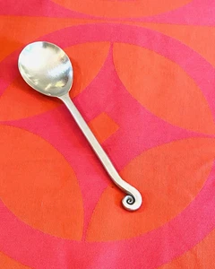 Pier 1 PII8 Lily mango enrollado acero inoxidable India 1- cuchara para servir sólida 9 5/8" - Imagen 1 de 4