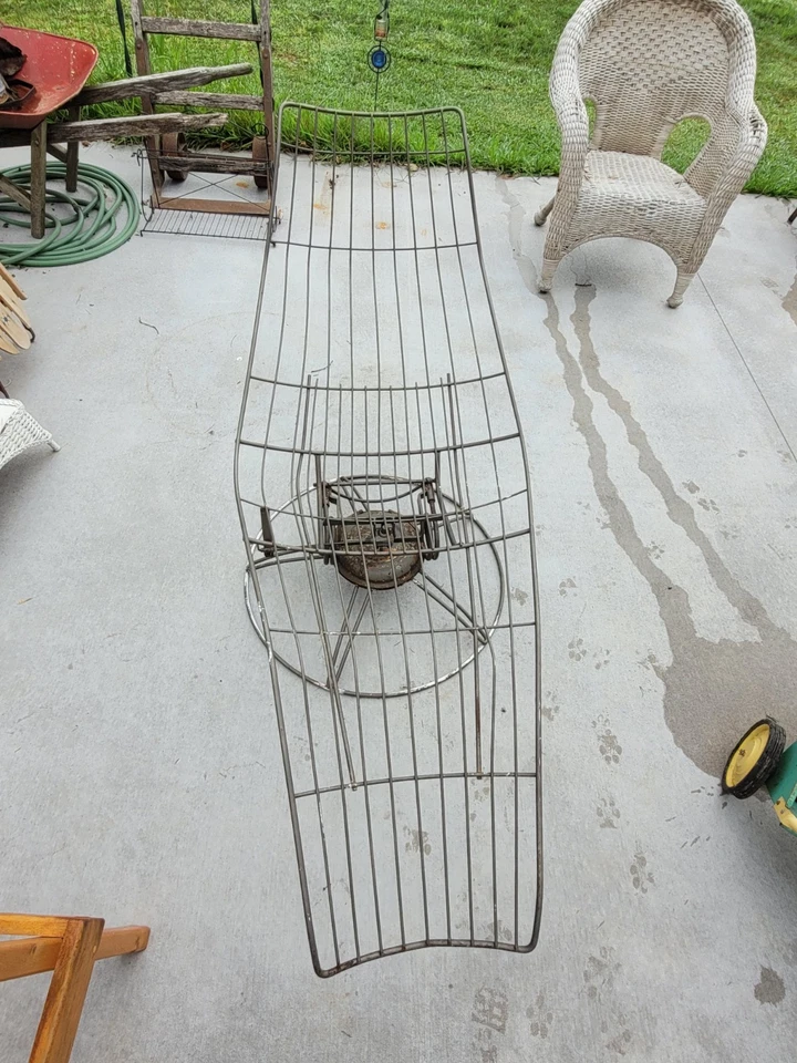 Homecrest Bare Iron Retro Vintage Banana Lounger Pati Lounge Chair - Image 1 of 4