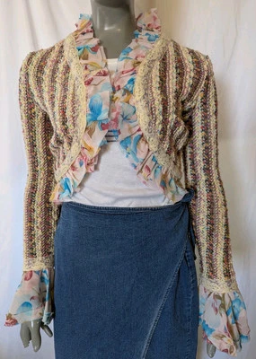 Cárdigan tejido arco iris One Girl Who Anthropolgie con encaje/volantes florales SP NUEVO CON ETIQUETAS Foto 1 de 4