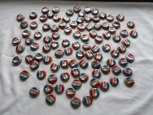 Spedizione gratuita LOTTO VINTAGE #100 tappi bottiglia Pepsi corone PROGETTI ARTIGIANALI arte popolare - Foto 1 di 5