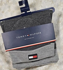 Tommy Hilfiger Beanie Mütze & Schal Set grau mit ikonischem Logo Acryl KOSTENLOSER VERSAND! - Bild 1 von 4