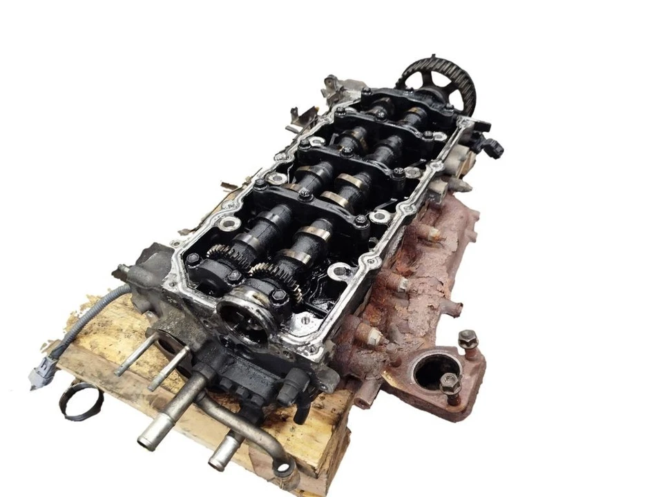 Toyota Corolla Verso E121 2002 Diesel 66kW Engine cylinder head ESH5997 - Image 1 of 4