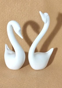 Elegant Pair Of Milk Glass Swans Simple Classic Solid Glass 7.5" & 6" Tall - Picture 1 of 12