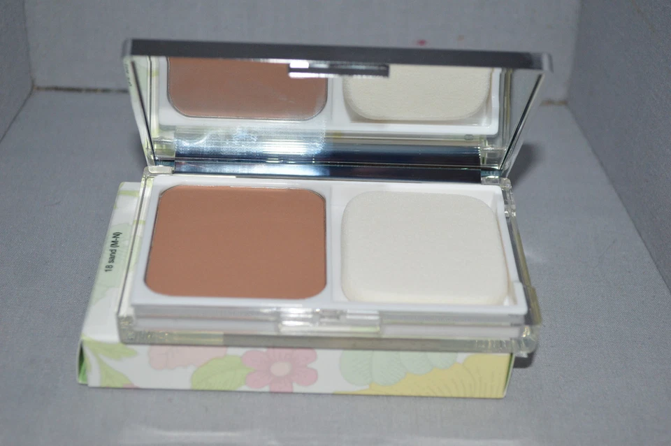 Clinique Anti Blemish / Acne Solutions Powder Make Up 18 Sand .35oz New Boxed - Image 1 of 1