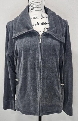 Chaqueta de terciopelo con cremallera frontal gris talla grande White Stag para dama Foto 1 de 4