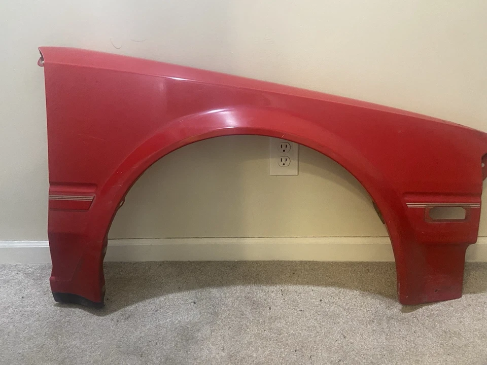 Guardabarros delantero pasajero Toyota MR2 Foto 1 de 1