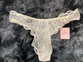 Agent Provocateur Love Cream Thong, Size L