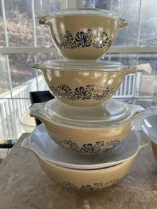 Vintage Pyrex Homestead, años 70 diseño azul moteado beige Cenicienta ¡Juego con tapas! - Imagen 1 de 8