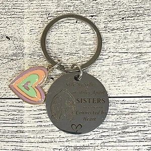 Keychain Sisters Side By Side Miles Apart Connected At The Heart Enamel Silver - Picture 1 of 5