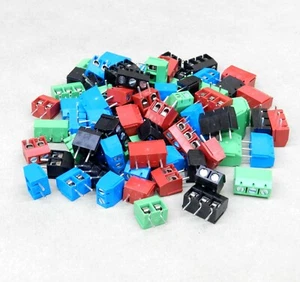 lot de 80 borniers à vis pas de 5mm 2 et 3 plots ,rouge noir, vert  et  bleu - Foto 1 di 2