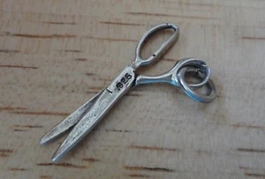 ¡Dije de costura de tijeras de plata esterlina 3D 28x13 mm! - Imagen 1 de 3