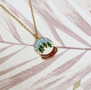 Christmas Snow Globe Pendant Necklace Christmas Themed Stocking Filler - Picture 1 of 1