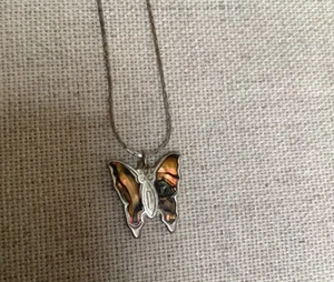 Collar colgante mariposa abulón tono plateado 17"" #2 - Imagen 1 de 5