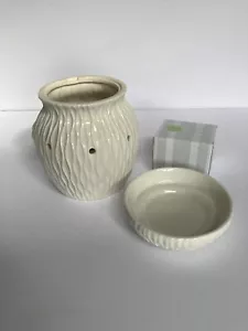 Scentsy Fragranced Wax Warmer Full Size "Crinkle" White Wavy + 9 Wax Melts - Picture 1 of 6