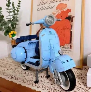 Vespa 125 Technical Famous Roman Motorcycle 102980 Assembled Build Blocks Model - Picture 1 of 24