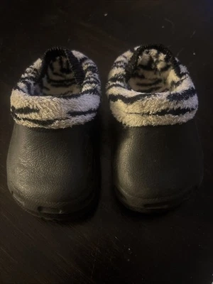 Zuecos de goma para bebés niñas talla 4 con forro estampado de cebra Foto 1 de 2