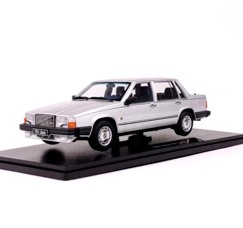 wonderful brandnew diecast-modelcar 1/18 VOLVO 760 TURBO 1984 -silver metallic - Image 1 of 1
