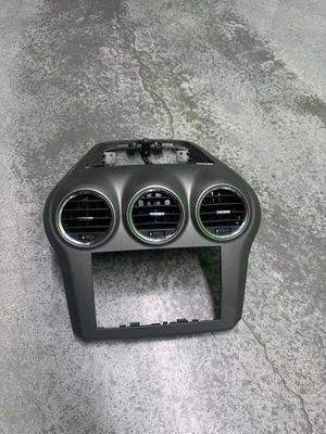 2008-2010 SATURN VUE XE Center Dash Radio Bezel Trim Assembly W/Vents OEM B5 - Image 1 of 4