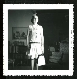 Vintage Halloween Photo PRETTY FLAPPER GIRL COSTUME HALLOWEEN PARTY 1960 - Picture 1 of 1