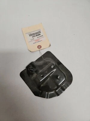 SOPORTE PARACHOQUES TRASERO IZQUIERDO MITSUBISHI ENDEAVOR 2004-2008 MR981337 Foto 1 de 3