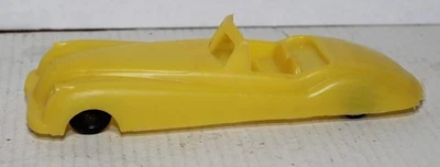 Coche de juguete de plástico Wannatoy amarillo Jaguar Roadster Foto 1 de 4