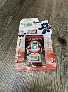 Transformers 30th Anniversary Figurine w/ 3D Puzzle Piece & Base- Ratchet 3/30 - Picture 1 of 4