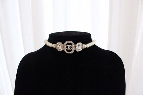 ?CHANEL Collana CCS quadrata con perle in vetro cavo intarsiate con cristallo 24C