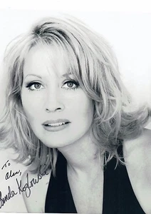 Linda Kozlowski signed photograph 10 x 8 inch - Picture 1 of 2