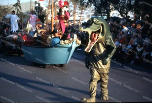 Disneyland Disney Parade Tick Tock Croc Cpt Hook 1967 Original 35mm Photo Slide - Picture 1 of 1