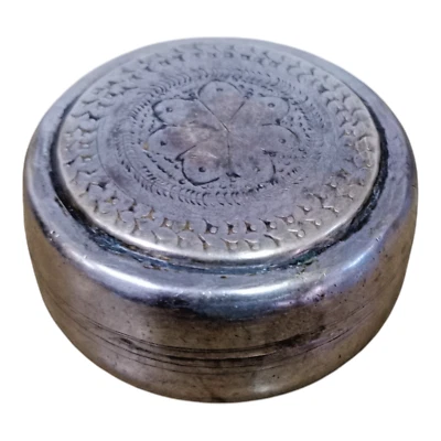 1900's Old Antique Vintage Brass Fine Engraved Design Rare Mini Opium Box Foto 1 de 4