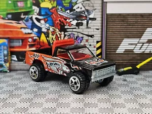 ๐ฅ Rare Hot Wheels Chevy Pickup Truck Rabbit Fast S10 Truck Bugs Bunny 822 Loose - Picture 1 of 8