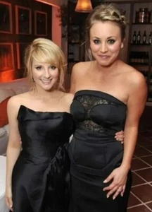 Kaley Cuoco & Melissa Rauch Actress Big Bang Theory 8x10 PHOTO PRINT - Picture 1 of 1