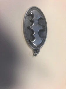 Vintage Batman Logo Metal Oval Key Chain-DC Comics (s13) Excellant Condition! - Picture 1 of 2