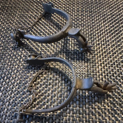 Espuelas metálicas de vaquero vintage Foto 1 de 4